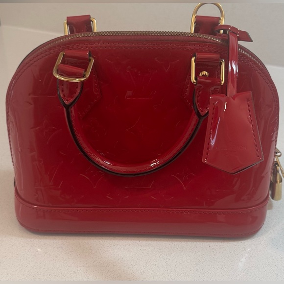 Louis Vuitton "Alma" Monogram pat-tent Leather Medium Size Bag in Red. Looks new - Picture 14 of 16